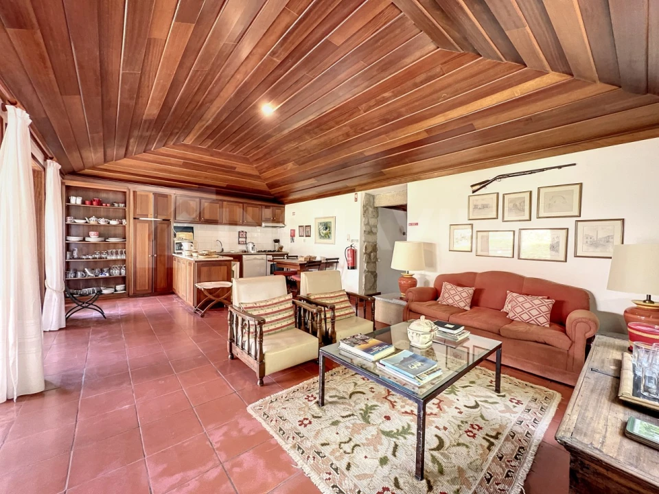 Moradia T6 para Venda em Mentrestido Foto 57