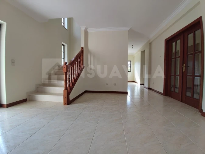 Moradia T4 para Venda em Sopo Foto 3