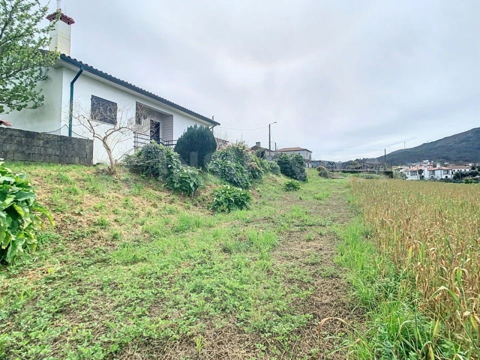 Moradia T3 para Venda em Venade e Azevedo Foto 2