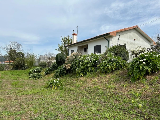 Moradia T3 para Venda em Venade e Azevedo