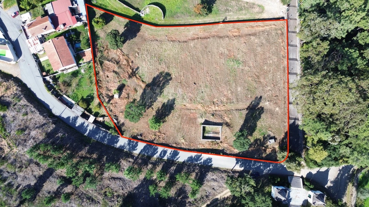 Terreno para Venda em Gondarem Foto 3