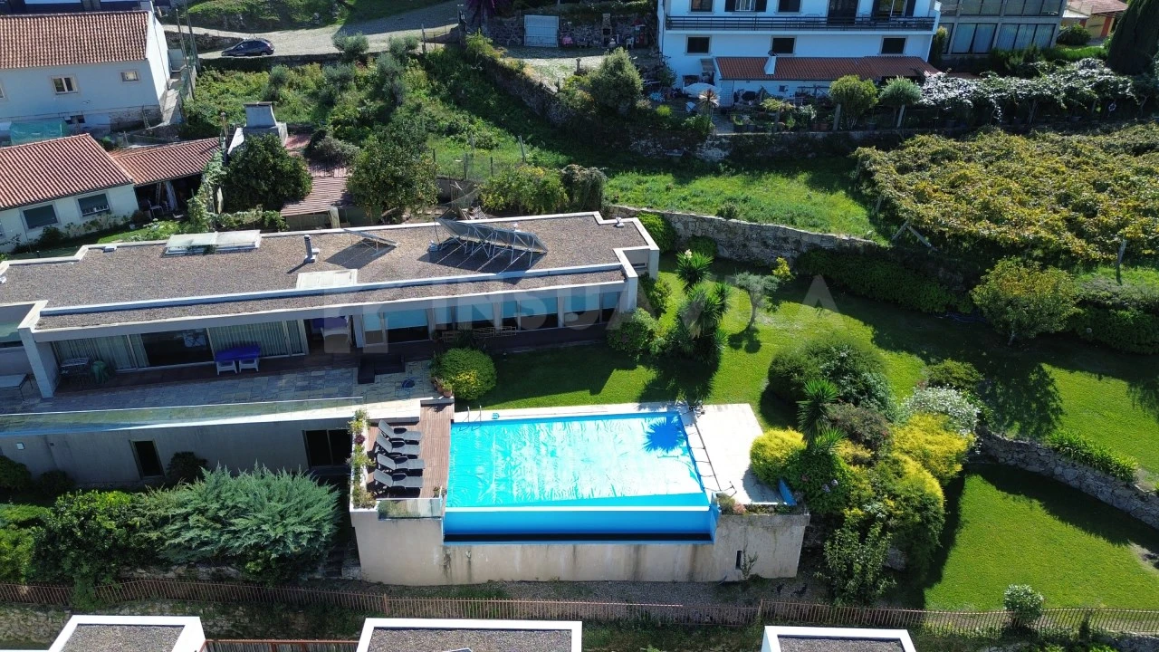 Moradia T6 para Venda em Lanhelas Foto 1