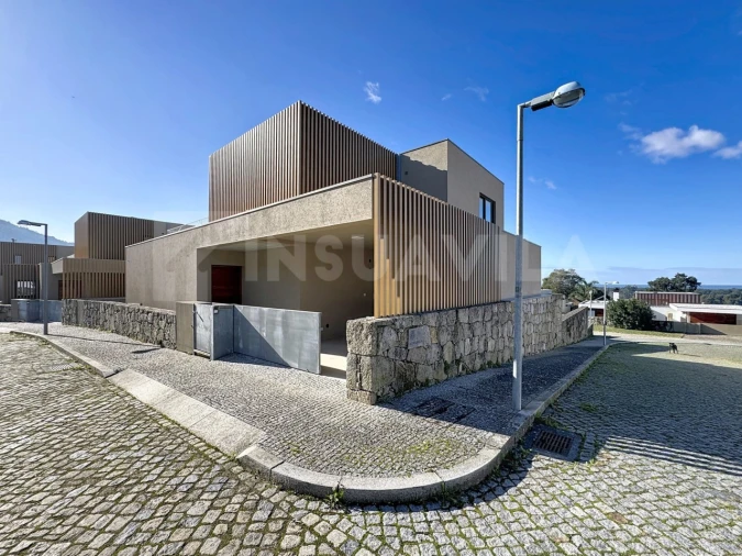 Moradia T3 para Venda em Moledo e Cristelo