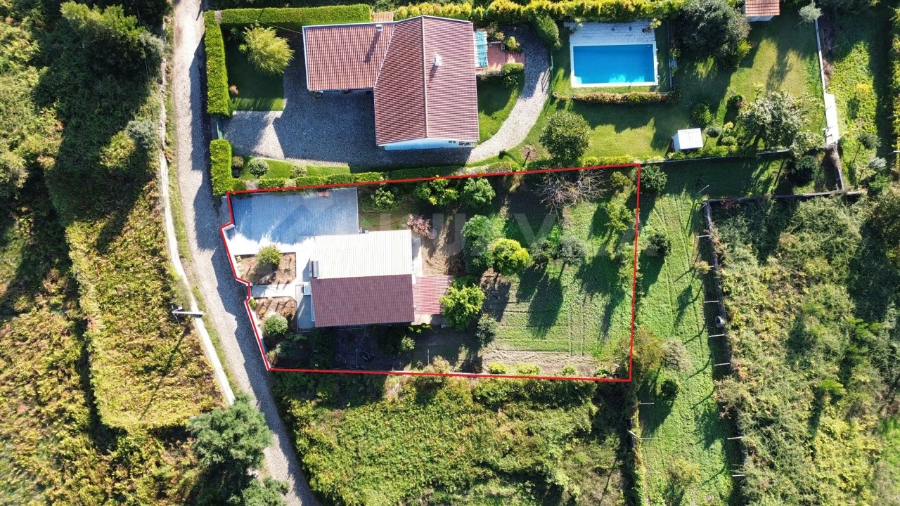 Moradia T4 para Venda em Vilar de Mouros Foto 3