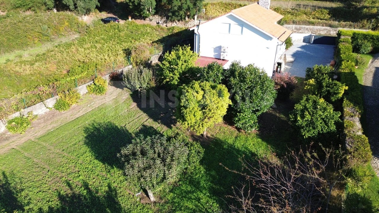 Moradia T4 para Venda em Vilar de Mouros Foto 4