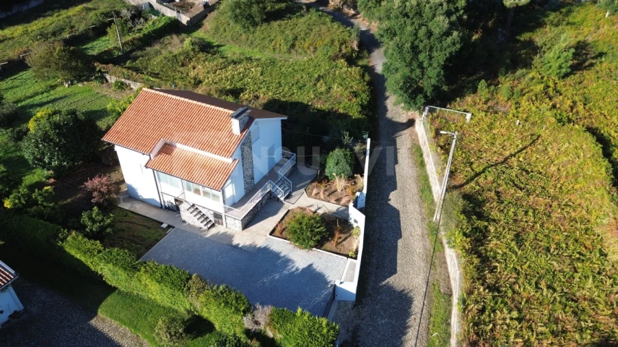 Moradia T4 para Venda em Vilar de Mouros Foto 1