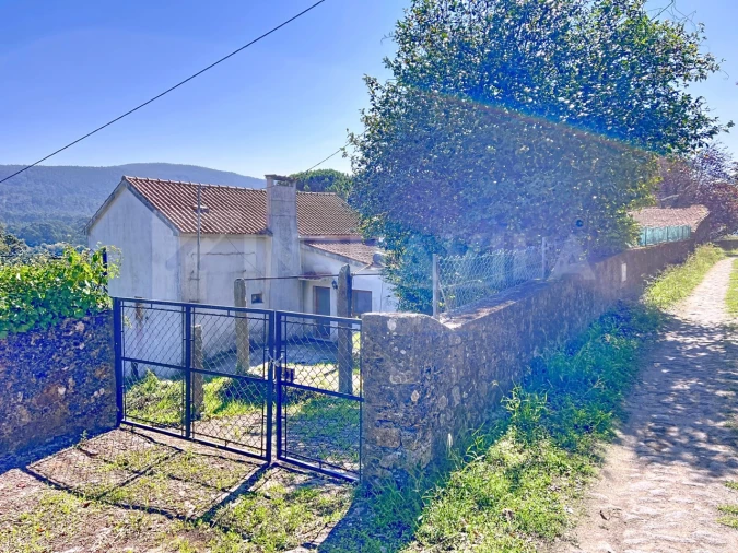 Moradia T4 para Venda em Vilar de Mouros Foto 1