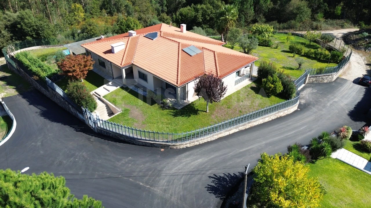 Moradia T5 para Venda em Reboreda e Nogueira Foto 2