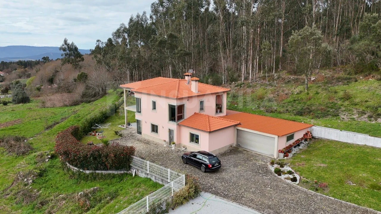 Moradia T4 para Venda em Sopo Foto 2