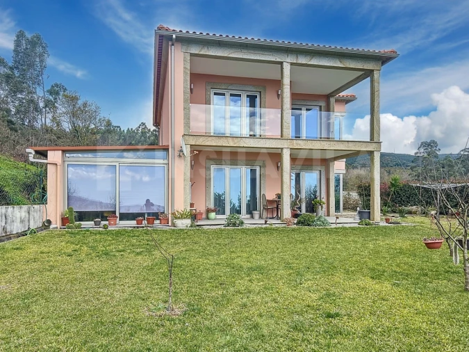 Moradia T4 para Venda em Sopo Foto 3