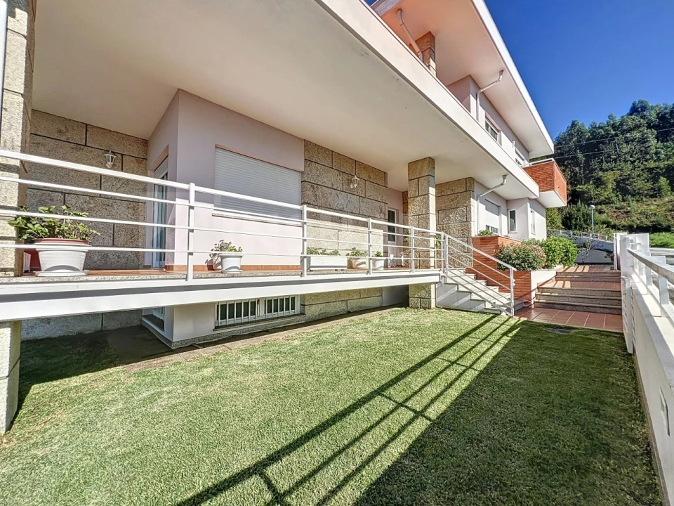 Moradia T4 para Venda em Loivo Foto 4