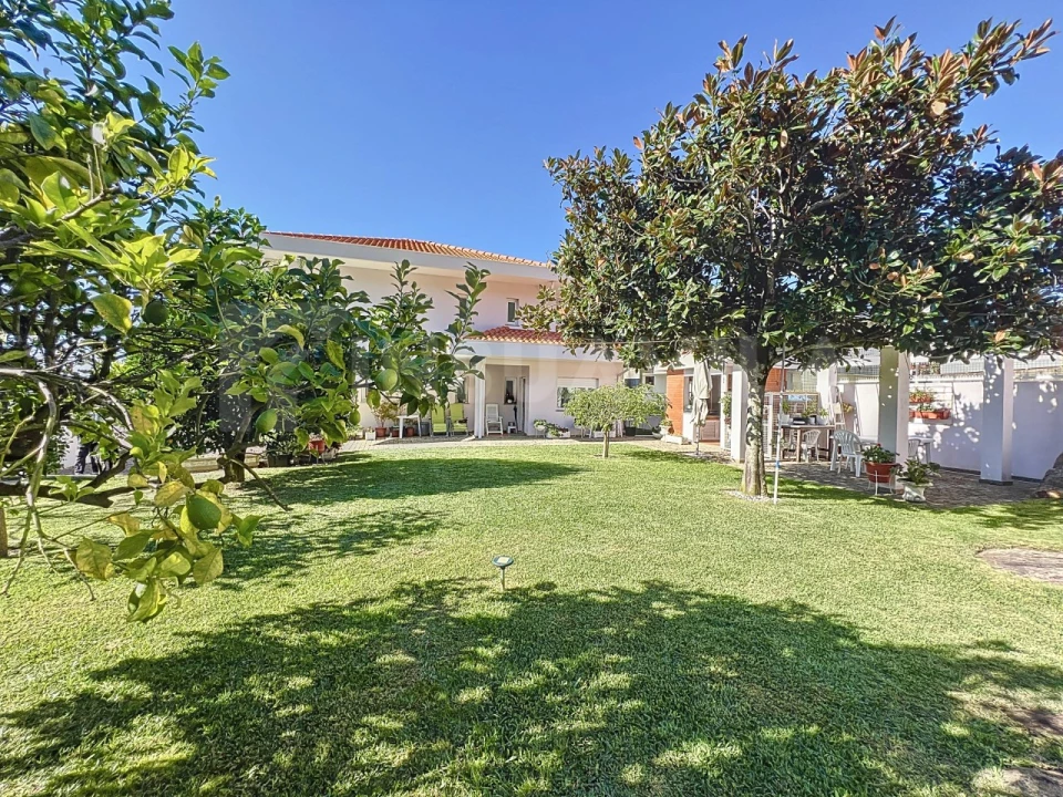 Moradia T4 para Venda em Loivo Foto 6