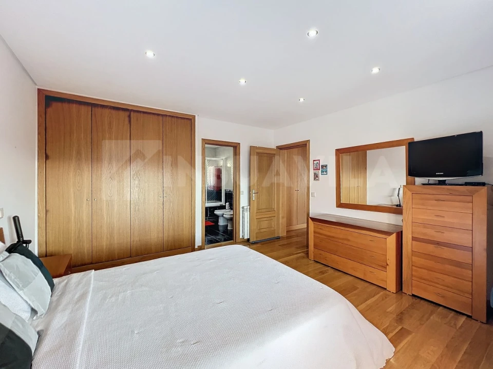 Moradia T4 para Venda em Loivo Foto 39