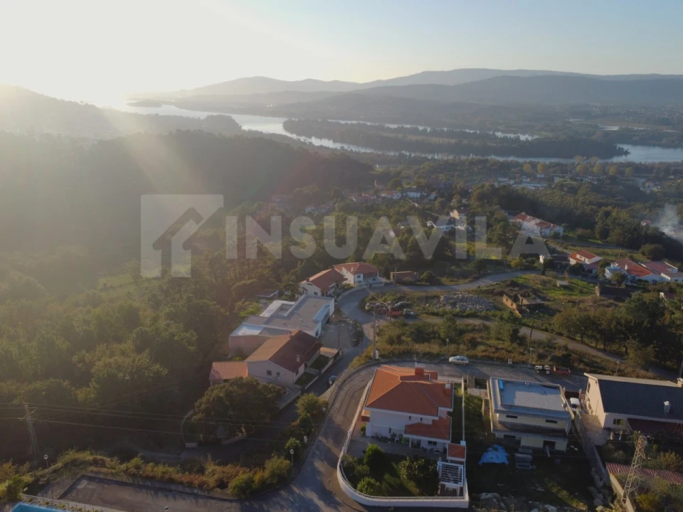 Moradia T4 para Venda em Loivo Foto 56