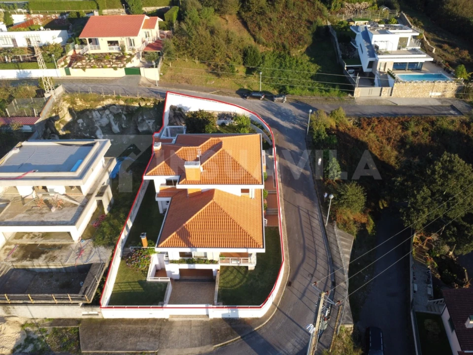 Moradia T4 para Venda em Loivo Foto 57