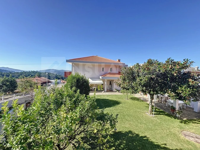 Moradia T4 para Venda em Loivo Foto 2