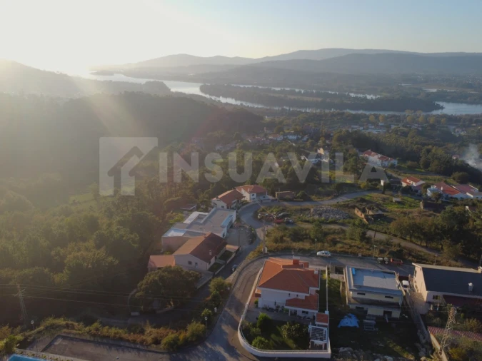 Moradia T4 para Venda em Loivo Foto 56