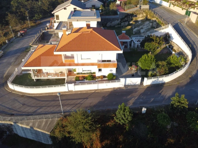 Moradia T4 para Venda em Loivo Foto 58