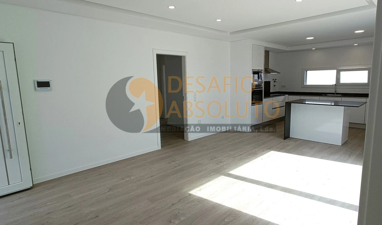 Moradia T4 para Venda em Fernao Ferro Foto 8