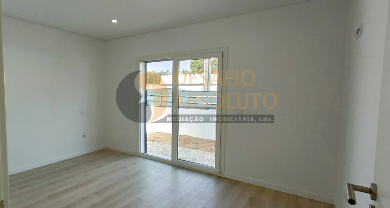 Moradia T4 para Venda em Fernao Ferro Foto 13