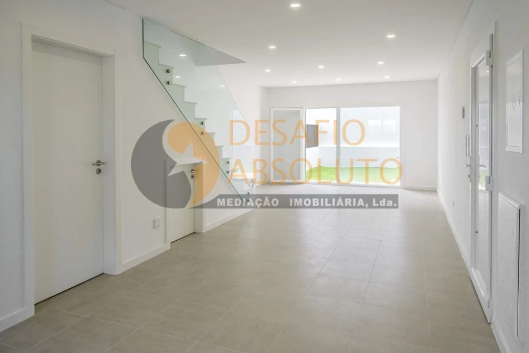 Moradia T4 para Venda em Fernao Ferro Foto 16