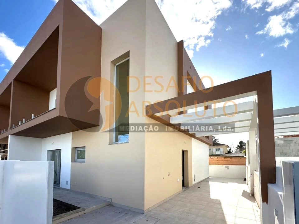 Moradia T4 para Venda em Fernao Ferro Foto 2