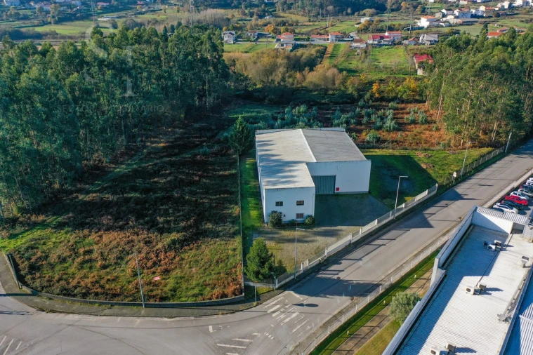 Terreno Comércio / Armazém para Venda em Vandoma Foto 3