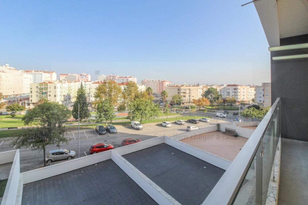 Apartamento T2 para Venda em Corroios Foto 1