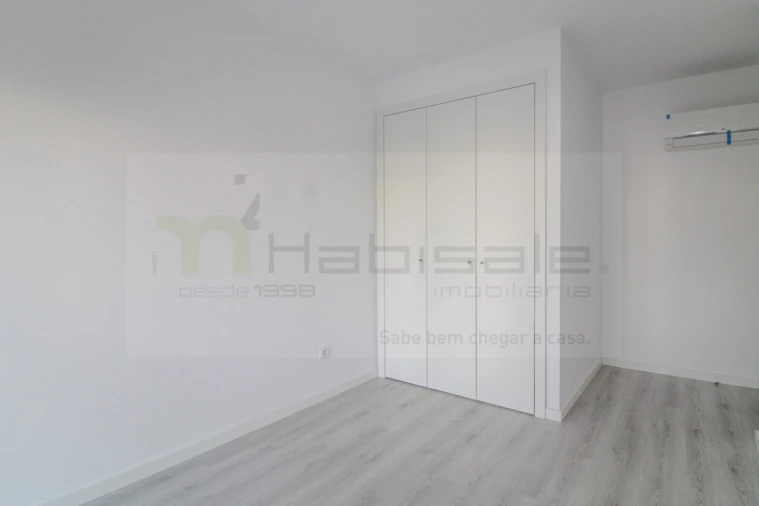 Apartamento T2 para Venda em Corroios Foto 16