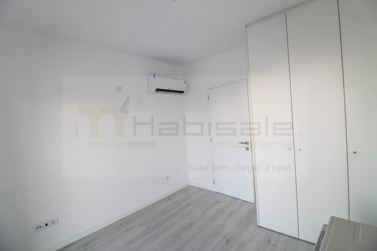 Apartamento T2 para Venda em Corroios Foto 18