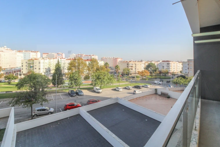 Apartamento T2 para Venda em Corroios Foto 1