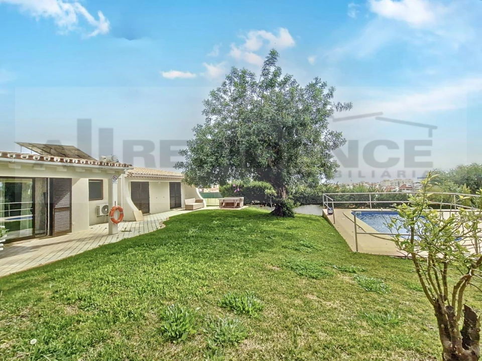 Moradia T4 para Venda em Albufeira e Olhos de Água Foto 2