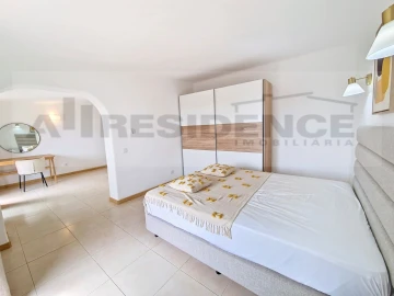 Moradia T4 para Venda em Albufeira e Olhos de Água