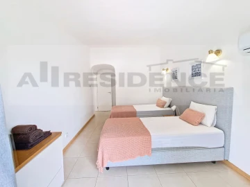 Moradia T4 para Venda em Albufeira e Olhos de Água