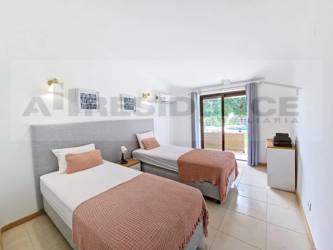 Moradia T4 para Venda em Albufeira e Olhos de Água Foto 5