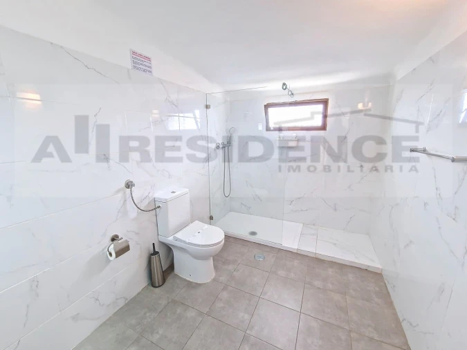 Moradia T4 para Venda em Albufeira e Olhos de Água Foto 16