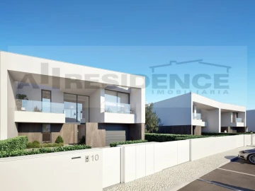 Moradia T4 para Venda em Lagos (São Sebastião e Santa Maria)