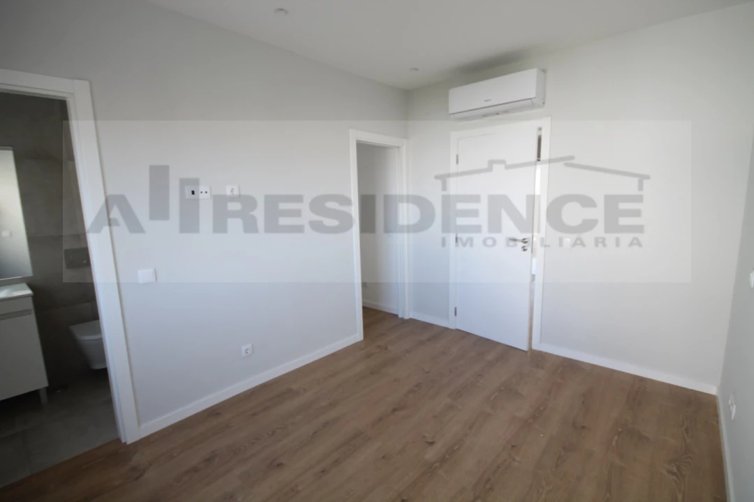 Apartamento T4 para Venda em Albufeira e Olhos de Água Foto 28