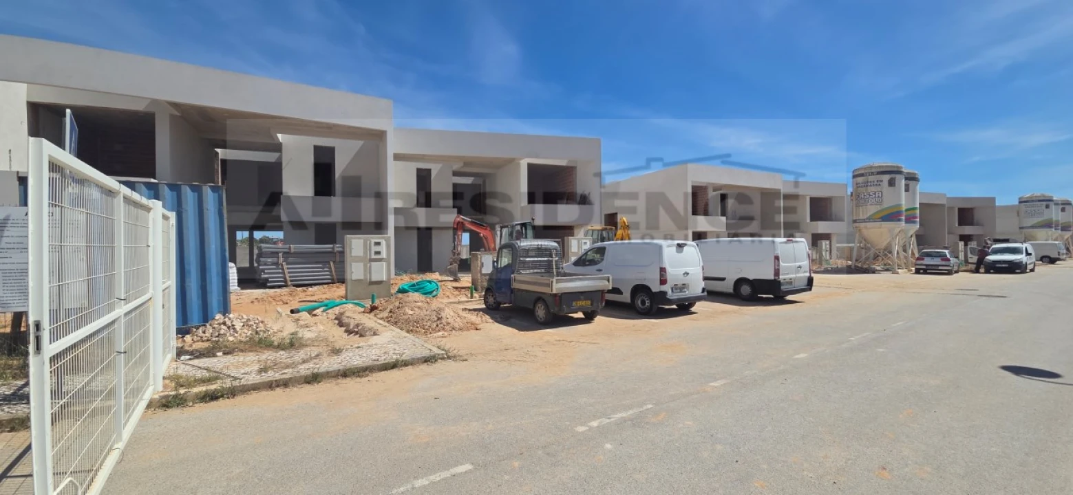 Moradia T4 para Venda em Lagos (São Sebastião e Santa Maria) Foto 48
