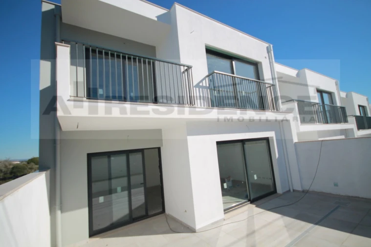 Moradia T3 para Venda em Alcantarilha e Pêra Foto 1