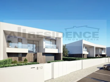 Moradia T4 para Venda em Lagos (São Sebastião e Santa Maria)