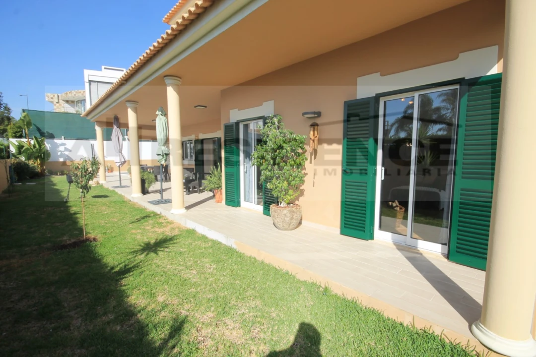 Moradia T4 para Venda em Albufeira e Olhos de Água Foto 6