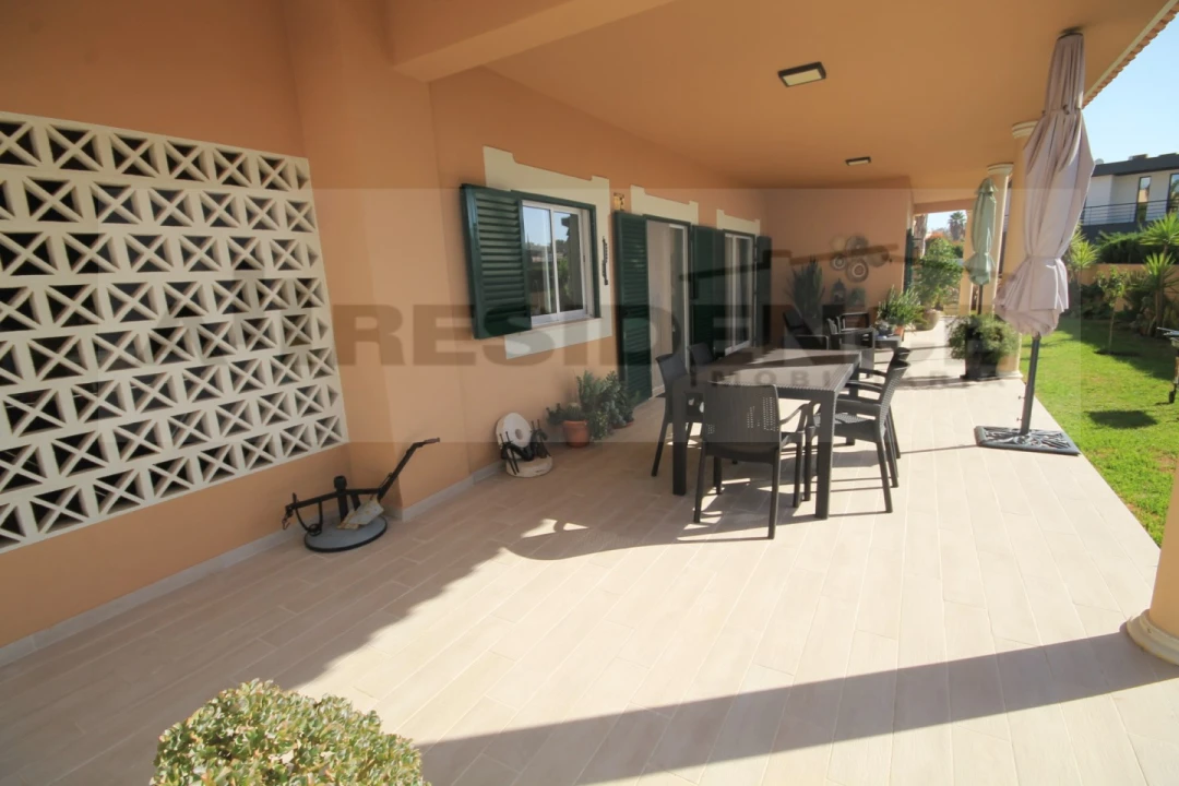 Moradia T4 para Venda em Albufeira e Olhos de Água Foto 9