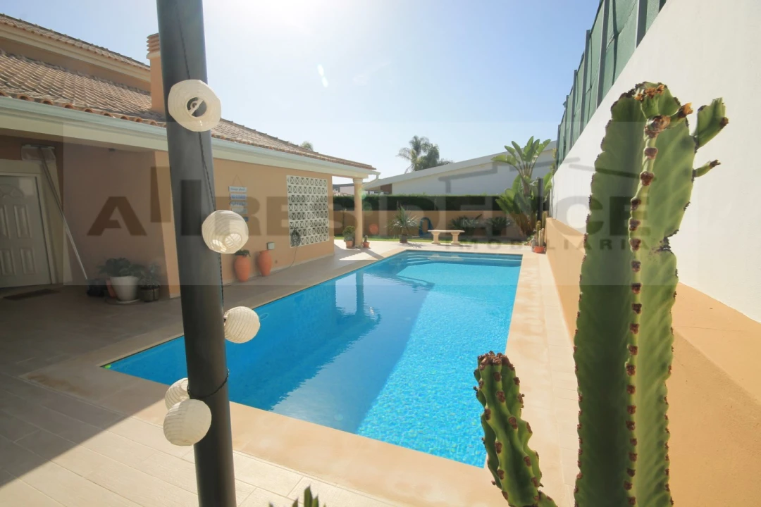 Moradia T4 para Venda em Albufeira e Olhos de Água Foto 11