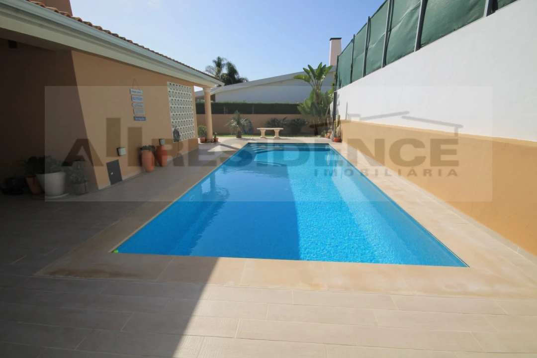 Moradia T4 para Venda em Albufeira e Olhos de Água Foto 12