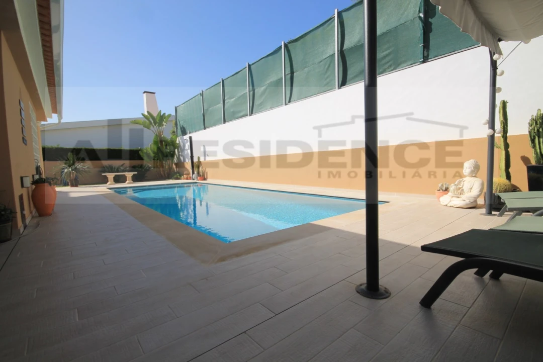 Moradia T4 para Venda em Albufeira e Olhos de Água Foto 16