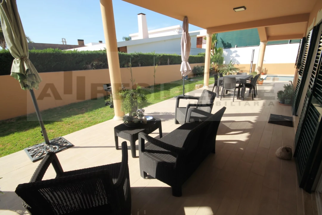 Moradia T4 para Venda em Albufeira e Olhos de Água Foto 18