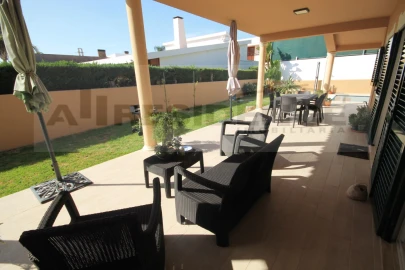 Moradia T4 para Venda em Albufeira e Olhos de Água