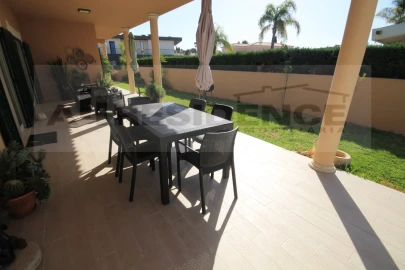 Moradia T4 para Venda em Albufeira e Olhos de Água