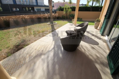 Moradia T4 para Venda em Albufeira e Olhos de Água